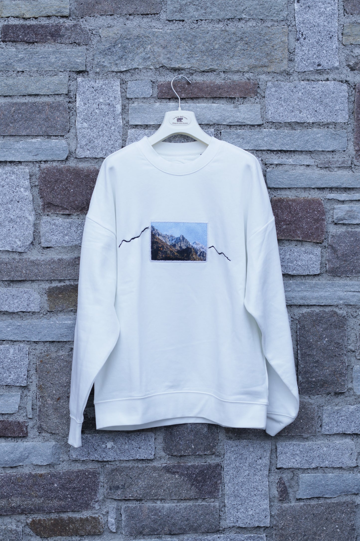 FELPA GIROCOLLO "CASTELLACCIO POSTCARD" RICAMATA