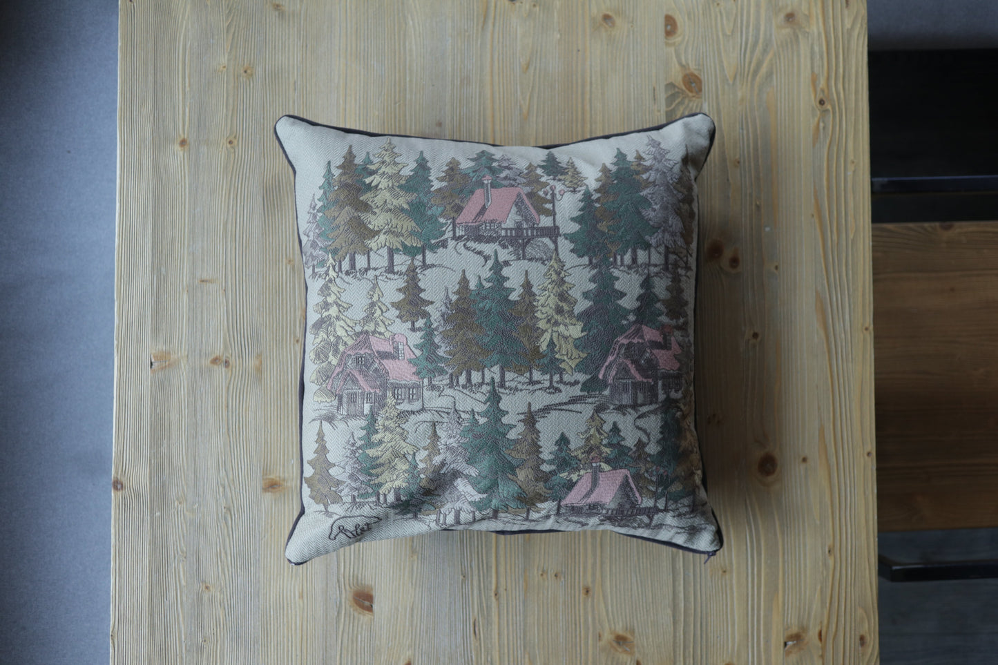 CUSCINO INTERAMENTE RICAMATO 50X50CM AUTUMN EDITION