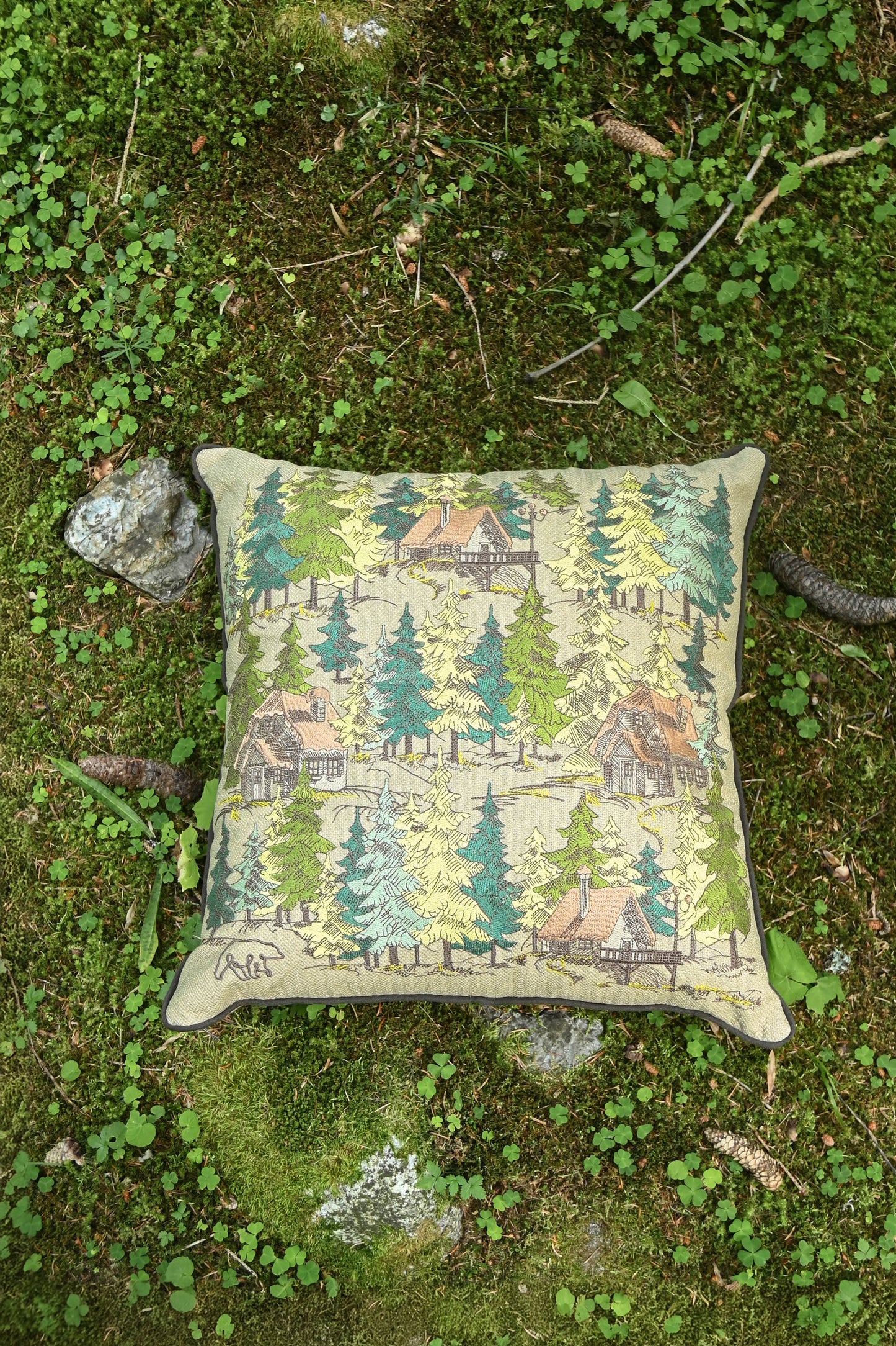 CUSCINO INTERAMENTE RICAMATO 50X50 CM SPRING EDITION