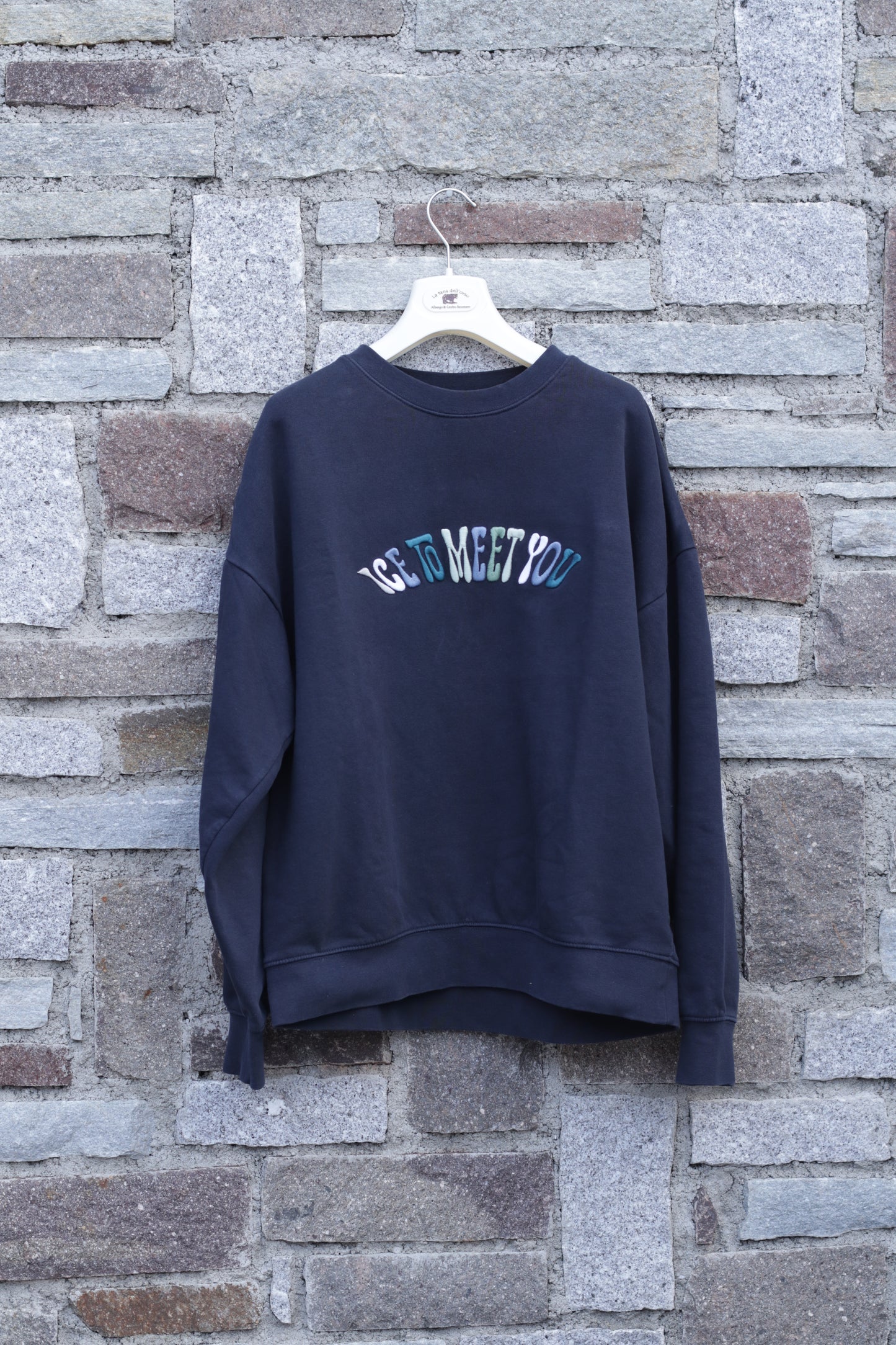 FELPA GIROCOLLO CON RICAMO 3D