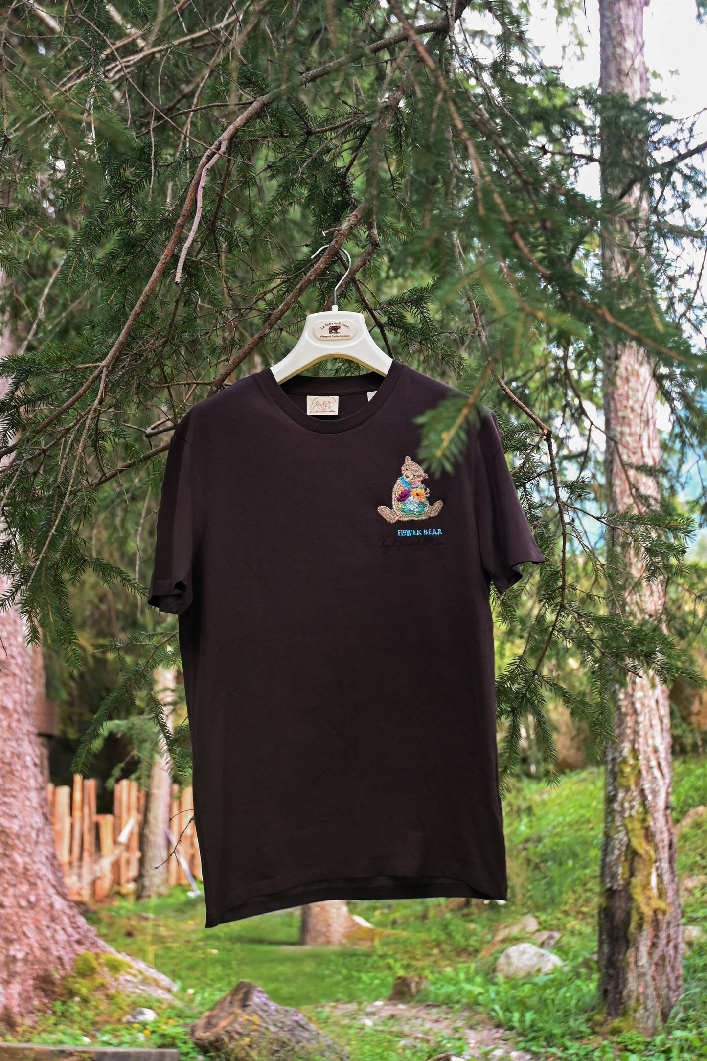 T-SHIRT GIROCOLLO CON RICAMO A CUORE